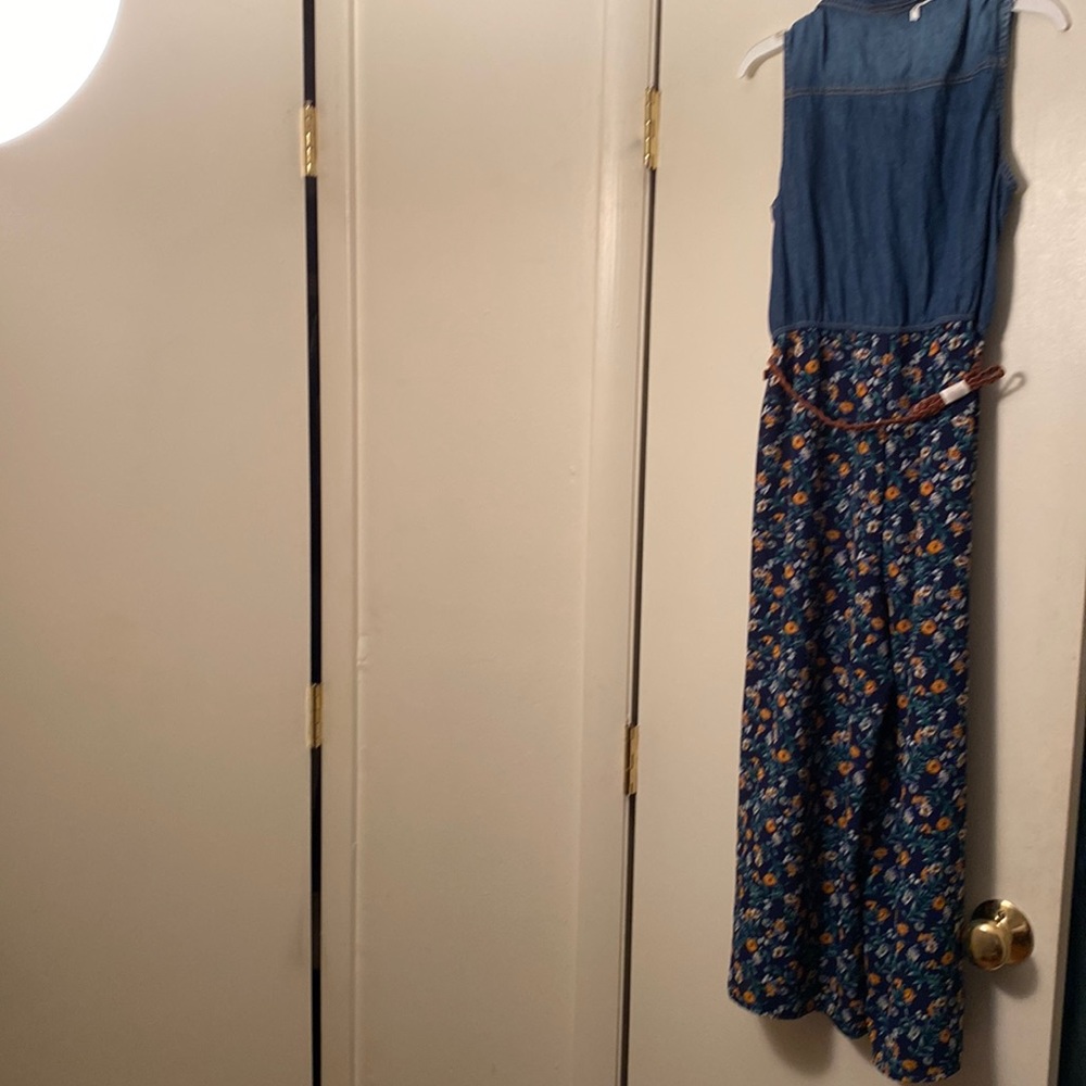 Girls size 16 jumpsuit very stylish comes with beautiful necklace.